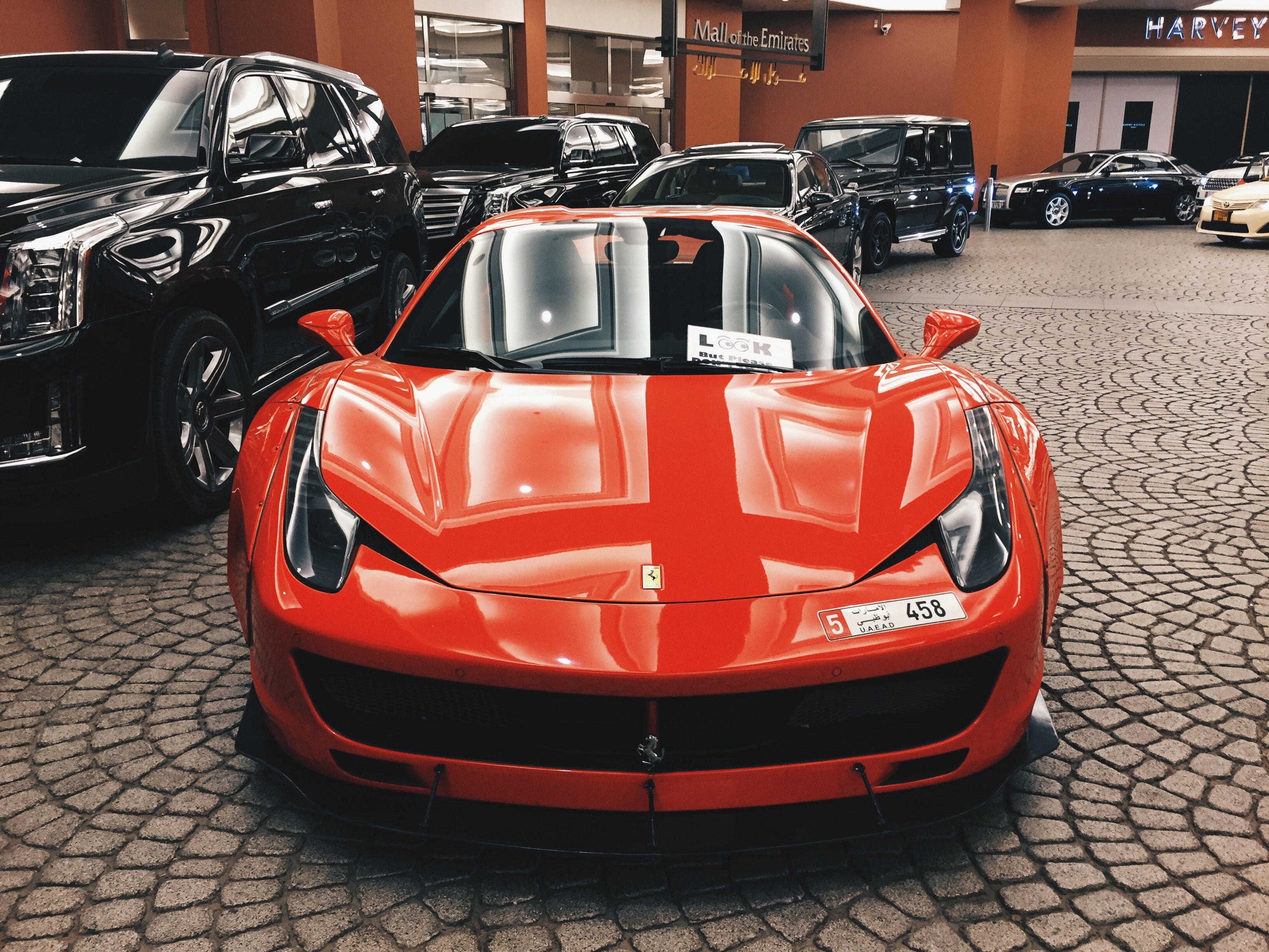 Rød skinnende Ferrari
